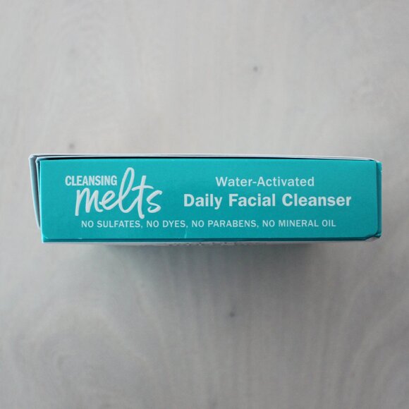 NEW Olay Gentle Cleaning Melts Water Activated Daily Facial Cleanser Pads, 32 ea - Picture 3 of 3